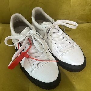 Gently worn OFF-WHITE Low Top Vulcanized Sneakers
